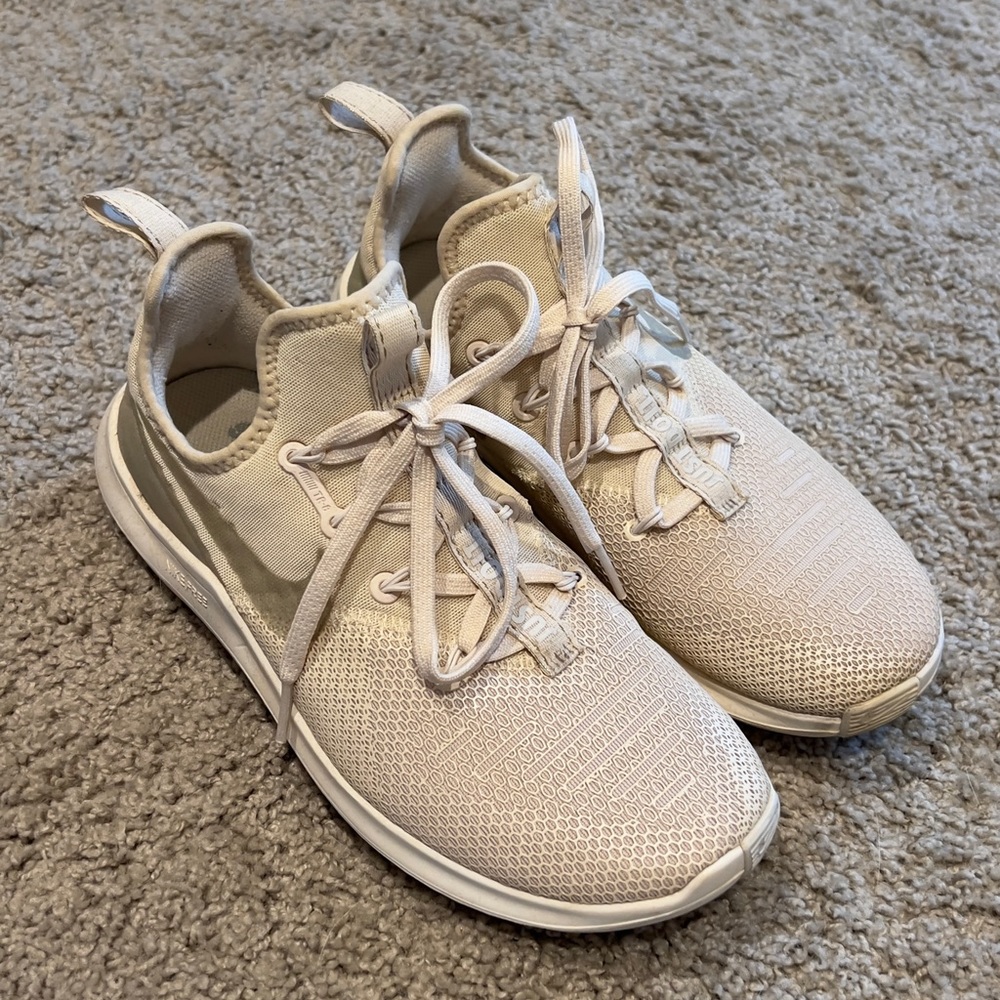White/cream Nike shoes -training